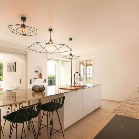 Majestic In With Private Pool Holiday home *